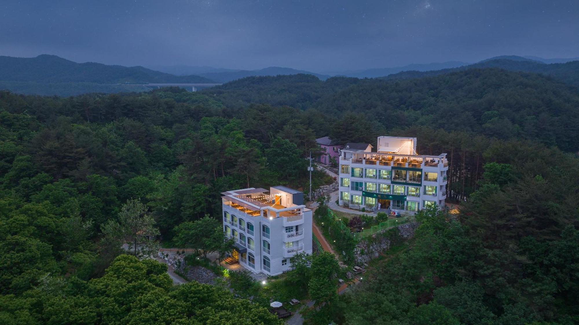 Zio Pinetree Hotel Yangyang Exterior photo